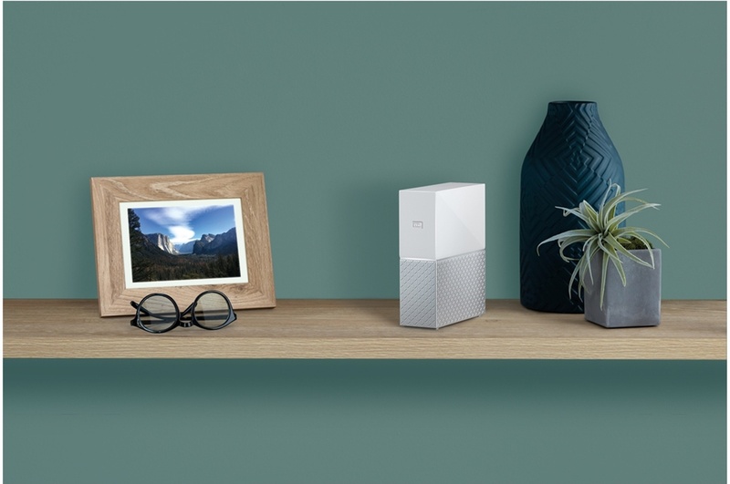 Illustration : Promos : WD MyCloud home (Duo), Netgear Orbi, chargeur d'Apple Watch et clé Lightning