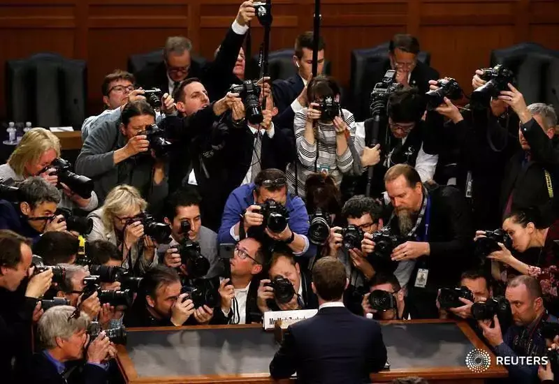 L'image du jour : Mark Zuckerberg pose face à la tourmente