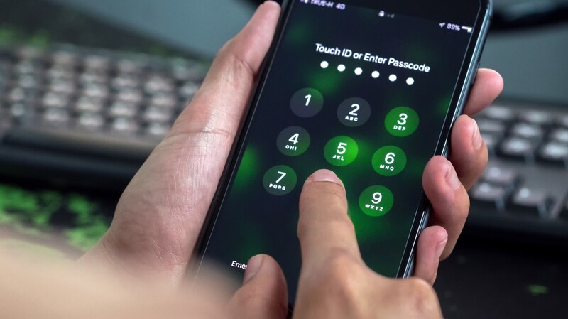 Illustration : Les boitiers GrayKey feraient sauter les codes à 6 chiffres des iPhone en moins d'une journée