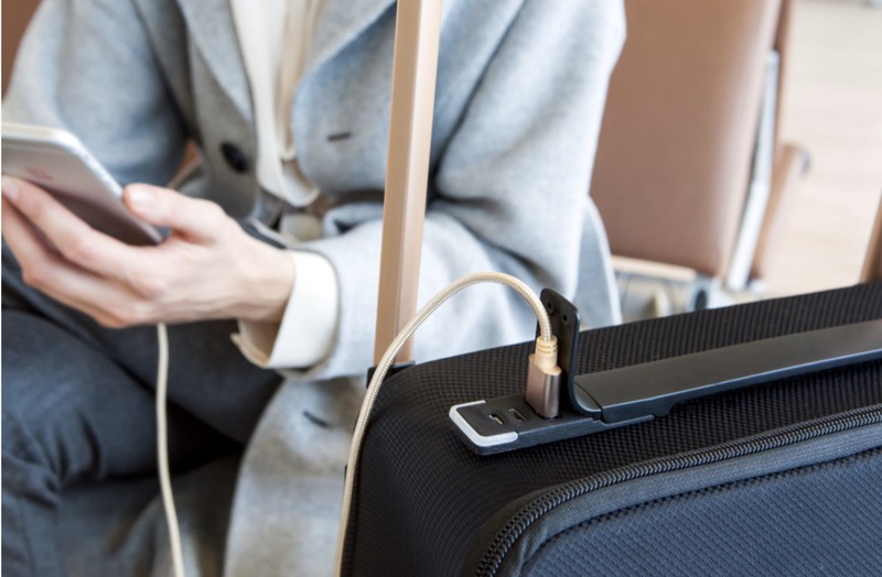 Illustration : Une valise extensible qui charge votre Mac et avec reconnaissance digitale chez Xtend