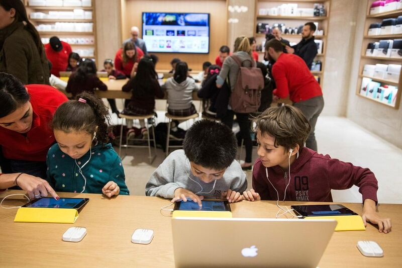 Illustration : Les sorties scolaires en Apple Store officiellement interdites par le gouvernement