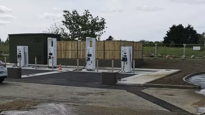 Tesla, Ionity, Total, Fastned, Electra, Vinci... plein de chargeurs rapides avant l'été !