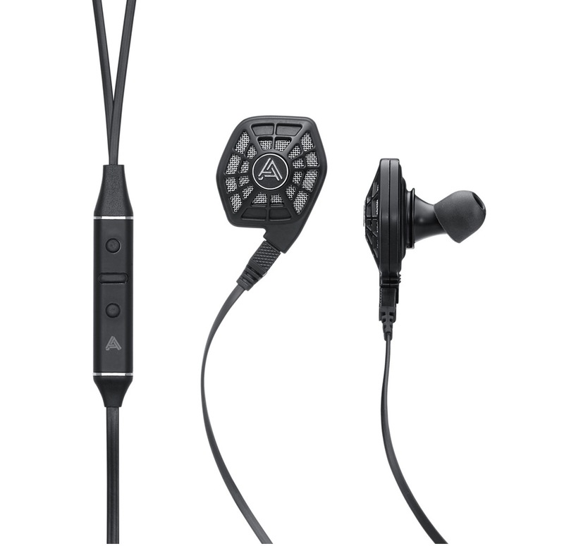 Illustration : Des écouteurs Lightning à 480€ et un casque de vélo connecté dans les rayons de l'Apple Store
