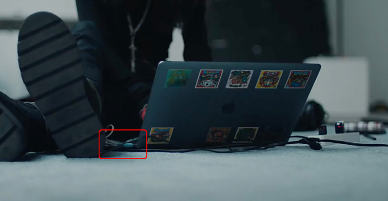 Illustration : #TrollDay : "Derrière le Mac", il y a des adaptateurs et des fils, même dans les pubs d'Apple