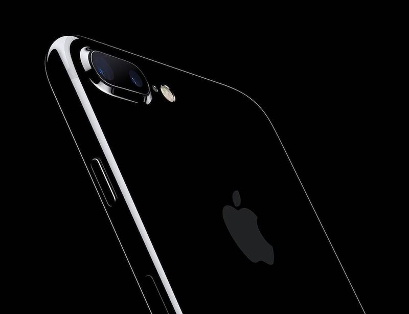 Illustration : #soldes : iPhone 7 Plus, manette MFi, bracelets Apple, drones, traqueurs d'activité...