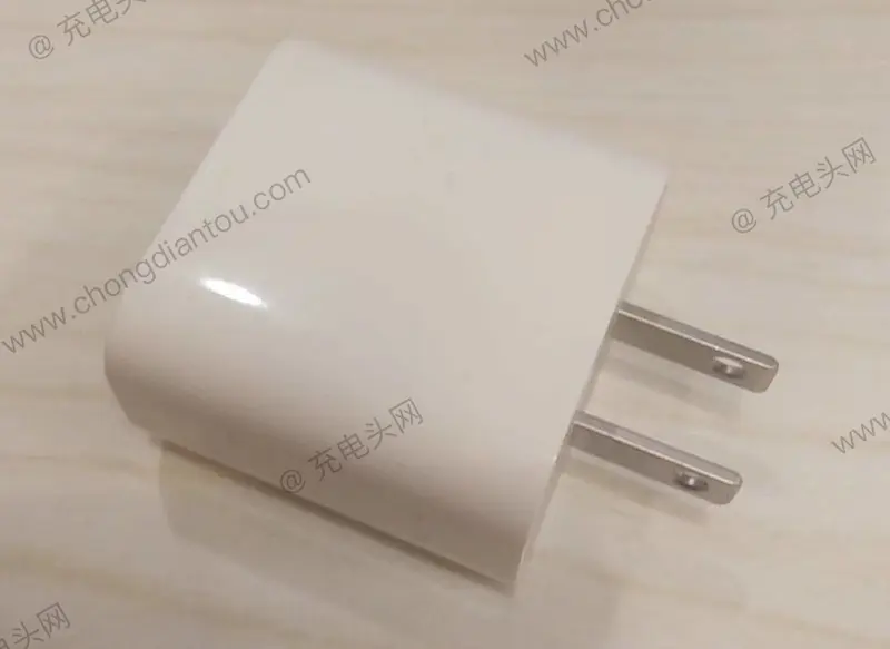 iPhone 2018 : les premières vraies photos du chargeur de 18W ?