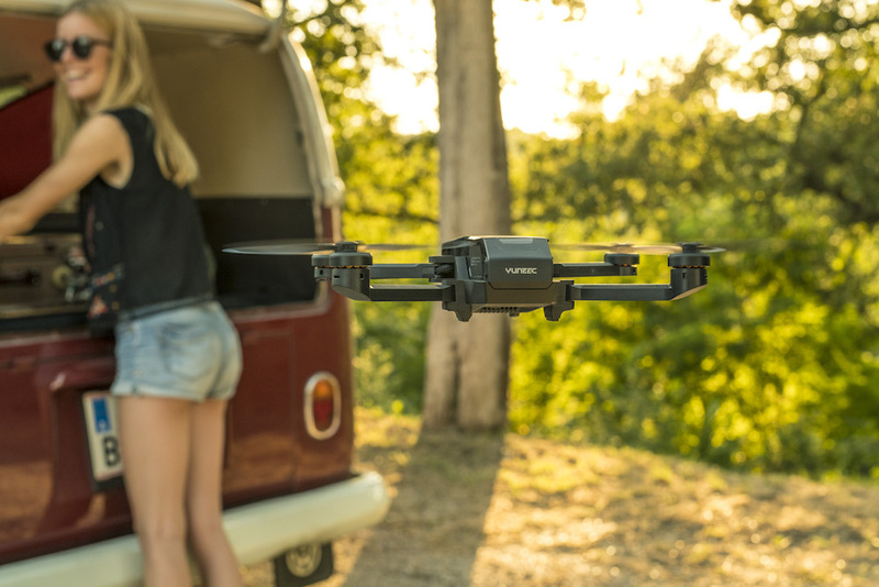Illustration : Le nouveau drone ultra-compact de Yuneec capture des vidéos en 4k et se commande à la voix