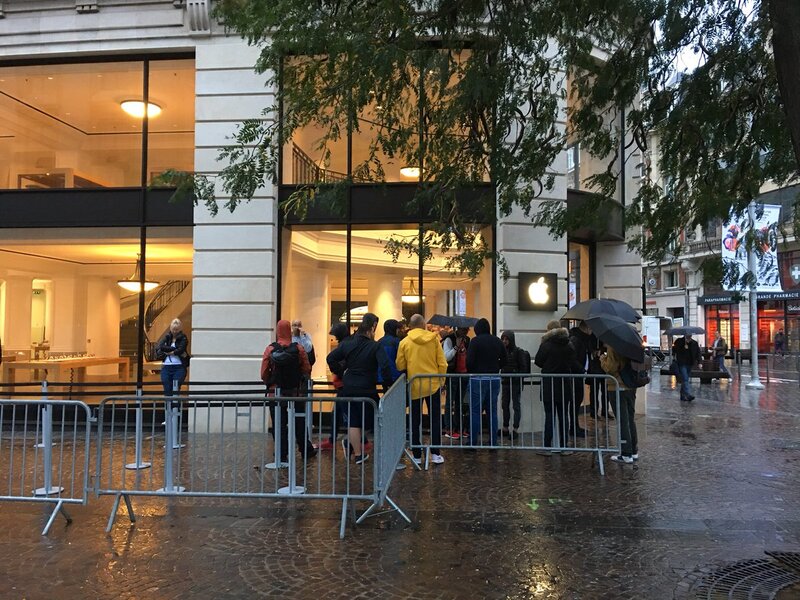 Illustration : iPhone XS : les files d'attente se forment devant les Apple Store français