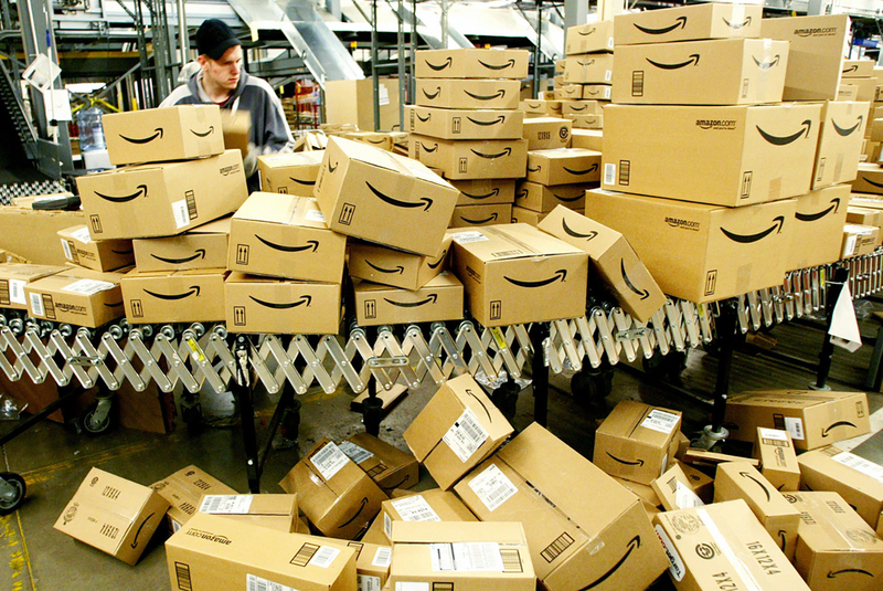 Illustration : Amazon attaquée devant la DGCCRF pour ses pratiques de recyclage et de retours produits.