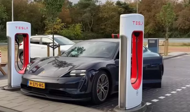 Illustration : Insolite : comme Apple, Tesla a des soucis de "chargeur propriétaire"