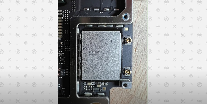 MacBook Air M2 : une seule puce mémoire pour le SSD 256Go (De l'UWB ?)