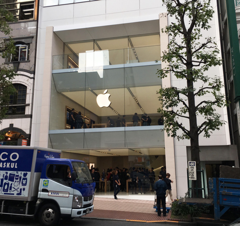 Illustration : L’Apple Store de Shibuya ouvre pour l’iPhone XR (mais il n’y avait pas foule...)