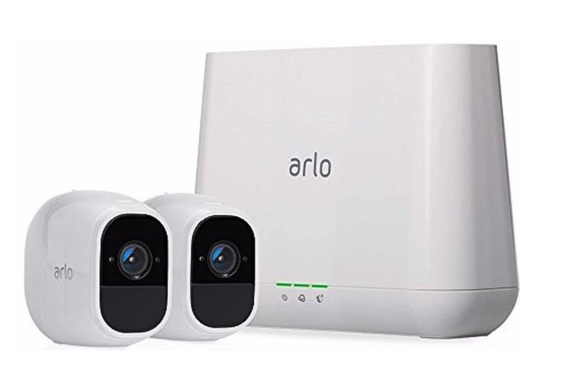 Illustration : Promos : MacBook Pro 2018, Arlo Pro 2 à 399,99€, microSDXC SanDisk 400 Go à 85,90€