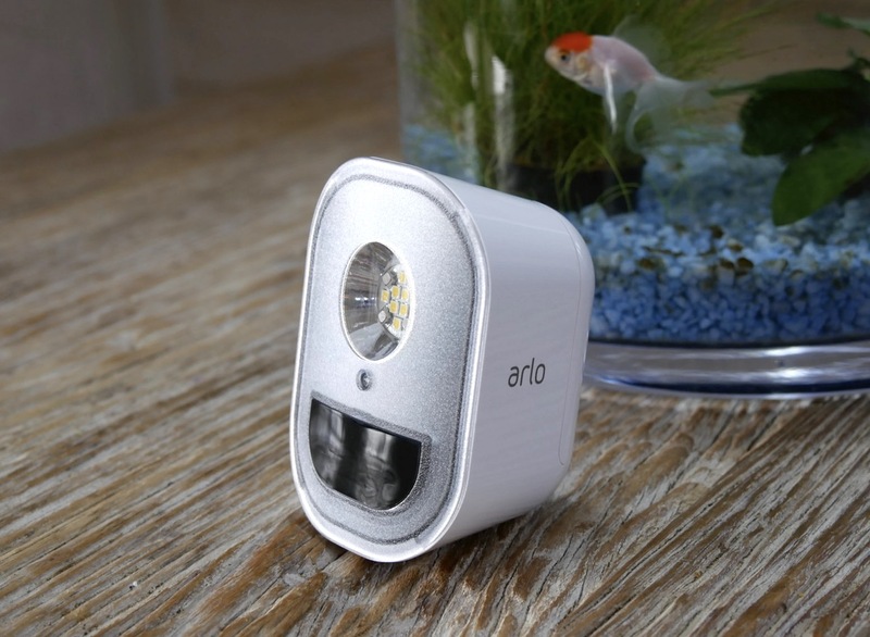 Illustration : Test express Arlo Security Light : l'éclairage intelligent, pour l'intérieur comme l'extérieur