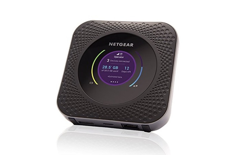 Illustration : Promos : MacBook Pro 2018, Philips Hue dès 69,99€, Netgear nighthawk M1 à 240€