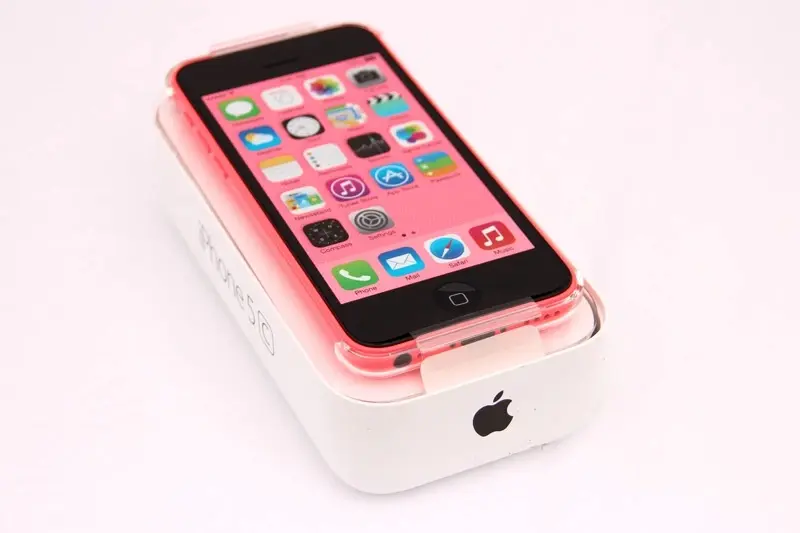 Attention les yeux, on a déballé (et shooté) l'iPhone 5c rose !