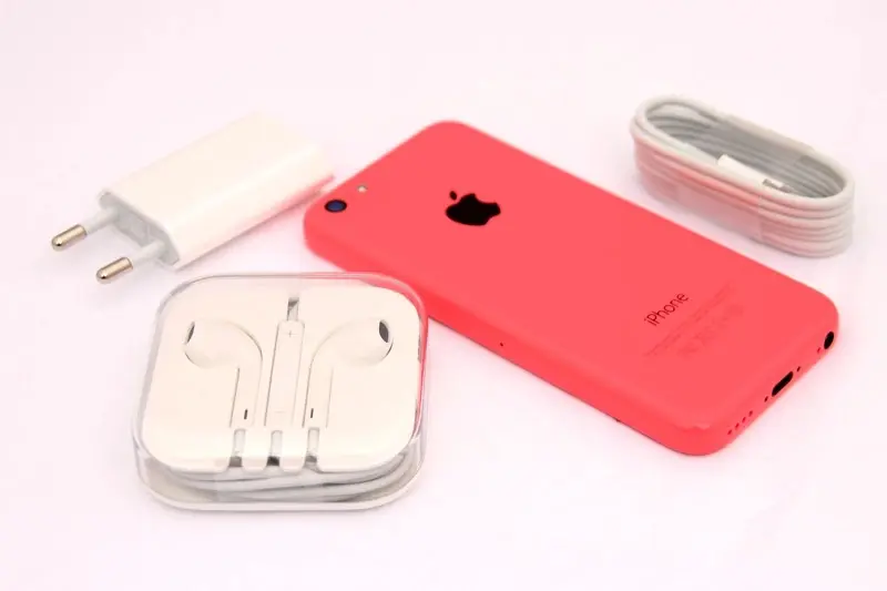 Attention les yeux, on a déballé (et shooté) l'iPhone 5c rose !