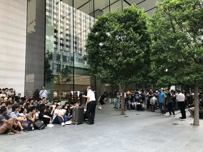 Avec l'iPhone 11, les files d'attente reviennent devant les Apple Stores [Photos]