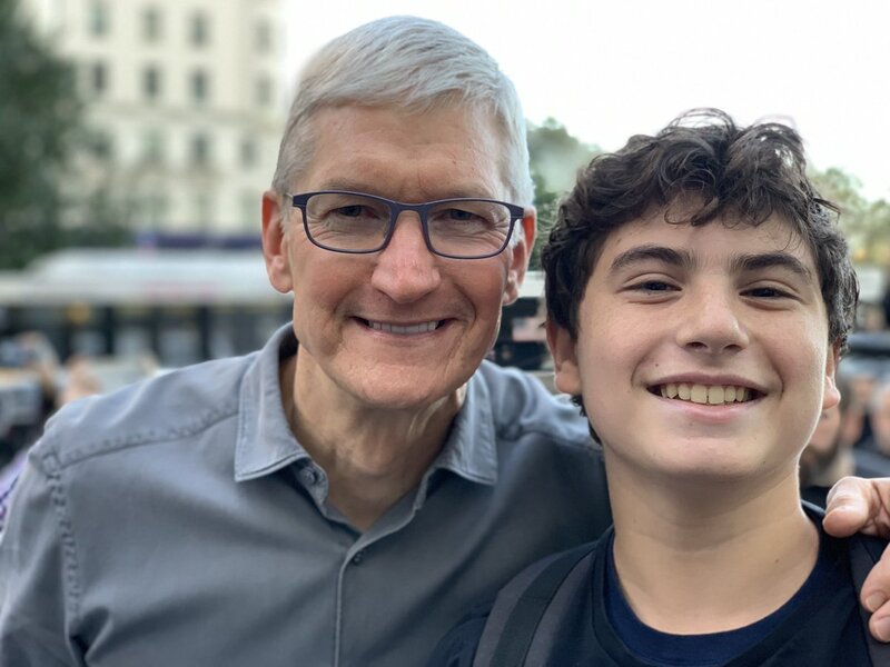 Illustration : Tim Cook est à New York pour l'ouverture du Cube de Verre de la 5e Avenue