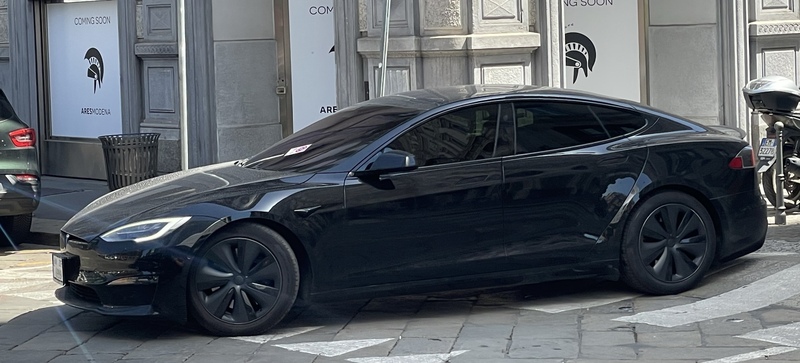 L'image du soir : tiens, une Tesla Model S Plaid en Europe !