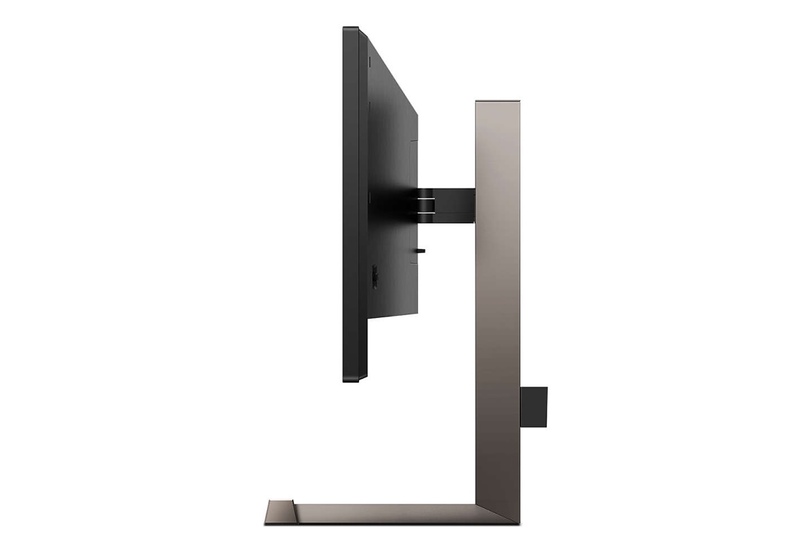 Illustration : Deux moniteurs Momentum 27 et 32" 4K 120Hz HDMI 2.1 avec Ambiglow chez Philips