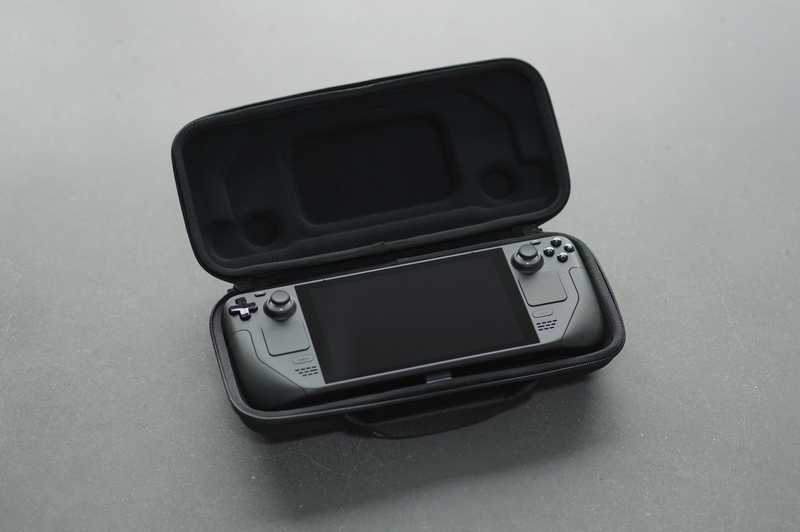 Illustration : Valve dévoile un packaging avec des touches d'humour et le dernier prototype de la Steam Deck