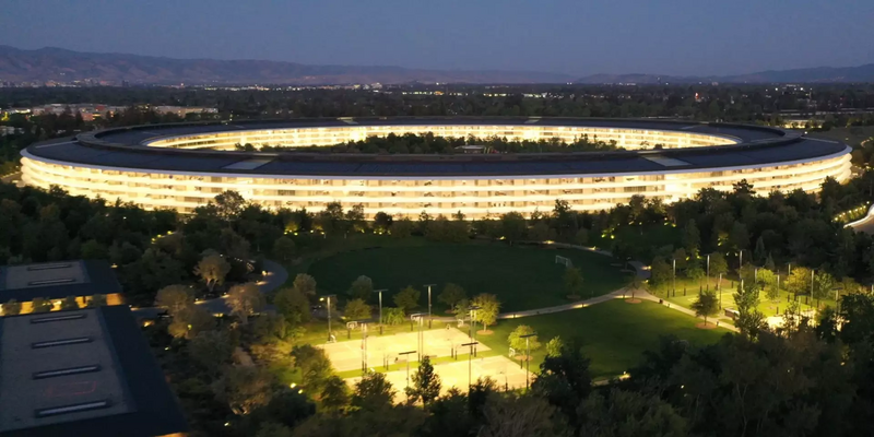 Un drone survole l'Apple Park et prend en photos la reprise des salariés !