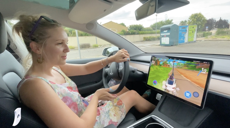 Illustration : VE : des jeux chez Tesla en conduisant, un Zéro pour la ZOE et 68CV pour la Polestar 2