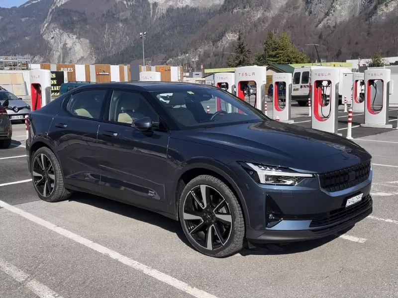 Hertz commande des dizaines de milliers de Polestar 2 (interdite en France)