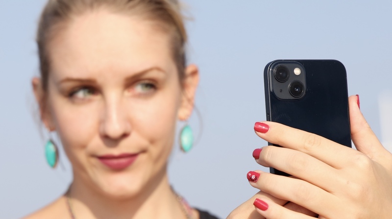 Illustration : L'écran de l'iPhone 13 plus difficile à réparer (Risque de perdre Face ID)