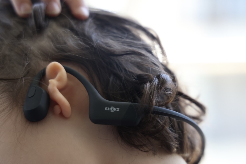 Test du casque à conduction osseuse sans-fil Shokz OpenRun Mini (pour les petites têtes)