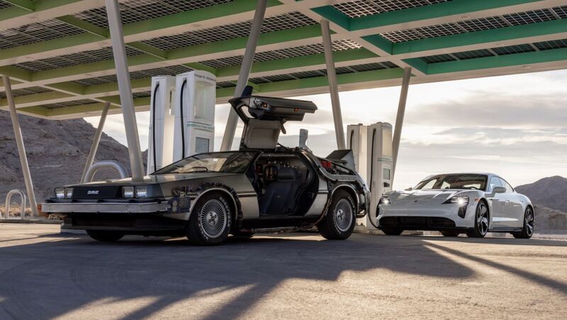 Illustration : VE : un mode sentinelle à distance (Tesla), et Porsche de Retour vers le Futur