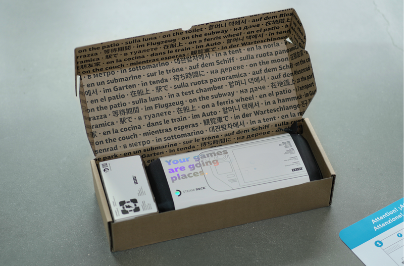 Illustration : Valve dévoile un packaging avec des touches d'humour et le dernier prototype de la Steam Deck