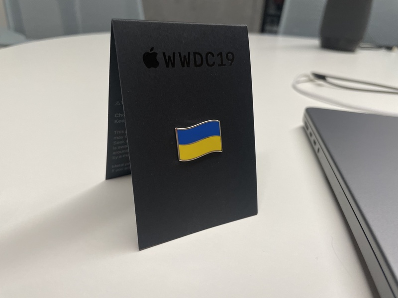 MacPaw met en jeu un pin’s de la WWDC 2019 aux couleurs de l’Ukraine !