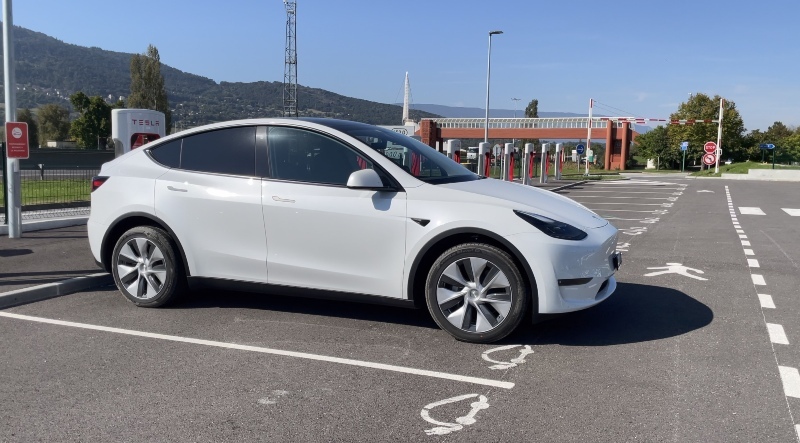 Tesla : de meilleures caméras et le retour des radars pour la conduite autonome ?