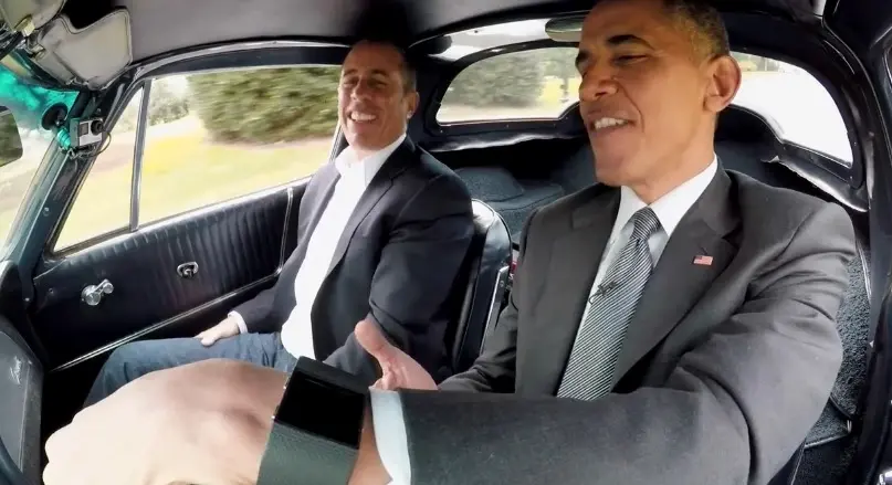 Quand Barack Obama exhibe son Fitbit Surge dans une Corvette