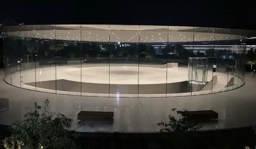 Apple Park : les journalistes arrivent devant le Steve Jobs Theater (photos)