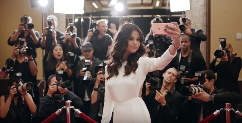 iPhone 6s : Apple a fait le plein de people pour sa pub (Selena Gomez, Perfume et Bill Hader)