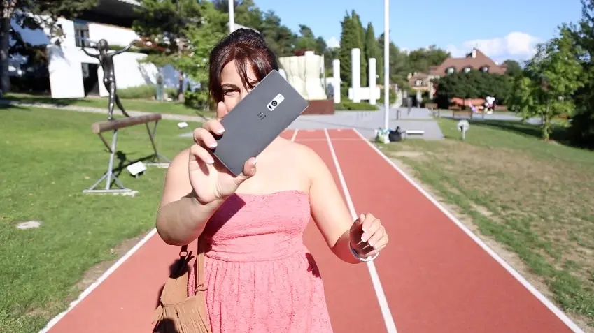 Comparatif : OnePlus 2 vs iPhone 6 Plus : du haut de gamme à moitié prix ? (vidéo M4E)