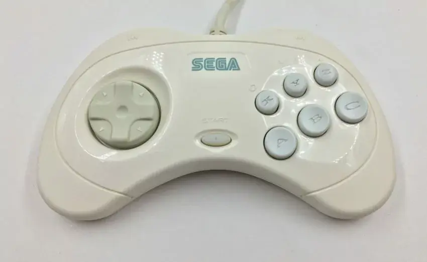 Insolite : une manette de Sega Saturn officielle pour Mac !