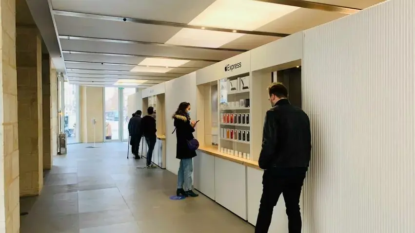 Quand les Apple Store ressemblent à des guichets de gare (photos)