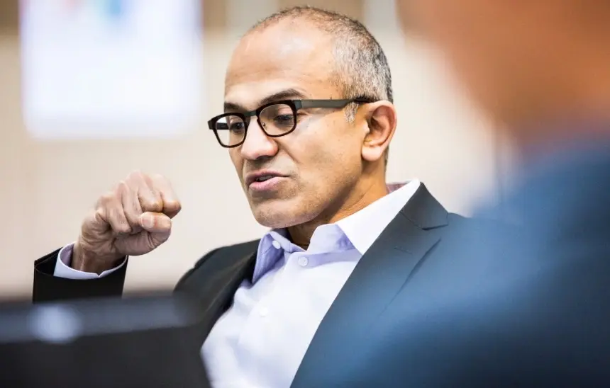 Satya Nadella conseille aux femmes de ne pas demander d'augmentation, le karma leur rendra