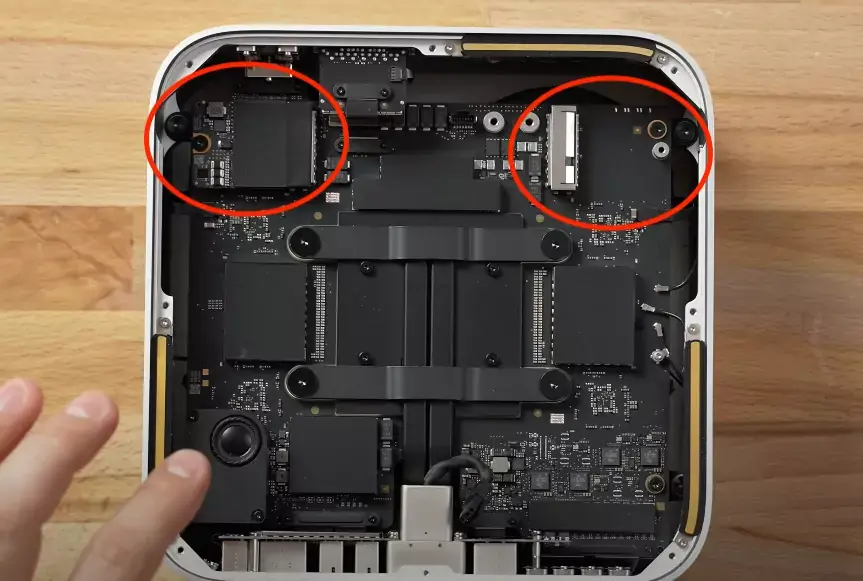 Démontage du Mac Studio : SSD non soudés et une grosse puce M1 Ultra