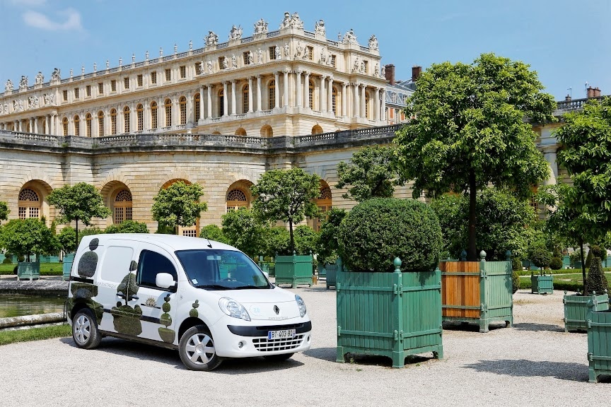 Qualcomm teste un système de recharge sans fil sur des Renault Kangoo à Versailles