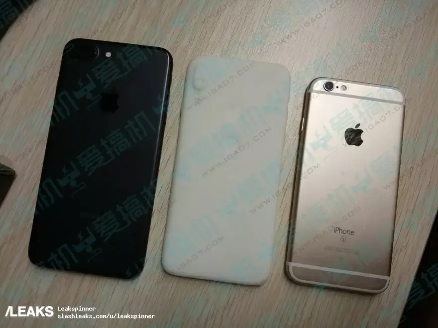 L'image du jour : l'iPhone 8 (imprimé en 3D) prend la pose entre les iPhone 7 et 7 Plus