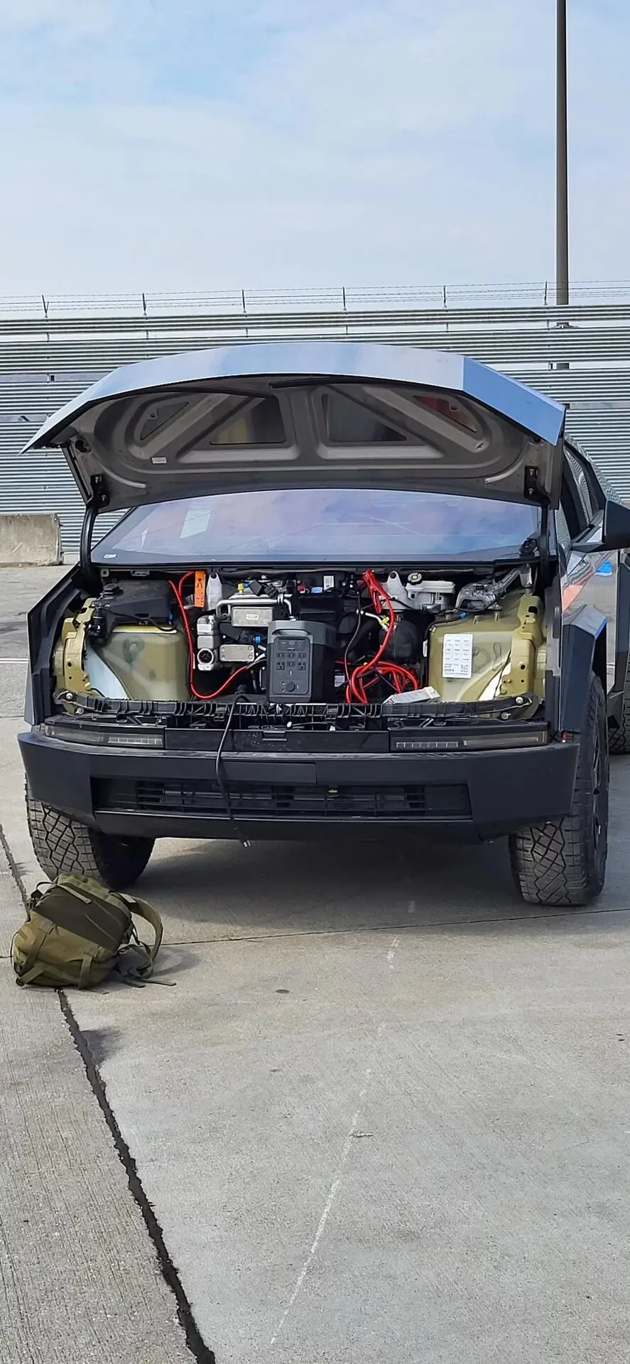 Pas de V2L mais une batterie Ecoflow dans le Frunk du Tesla Cybertruck !?