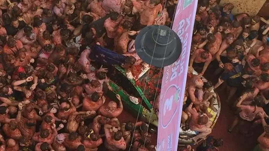 L'image du jour : une Google Car Bolognaise durant la "Tomatina"