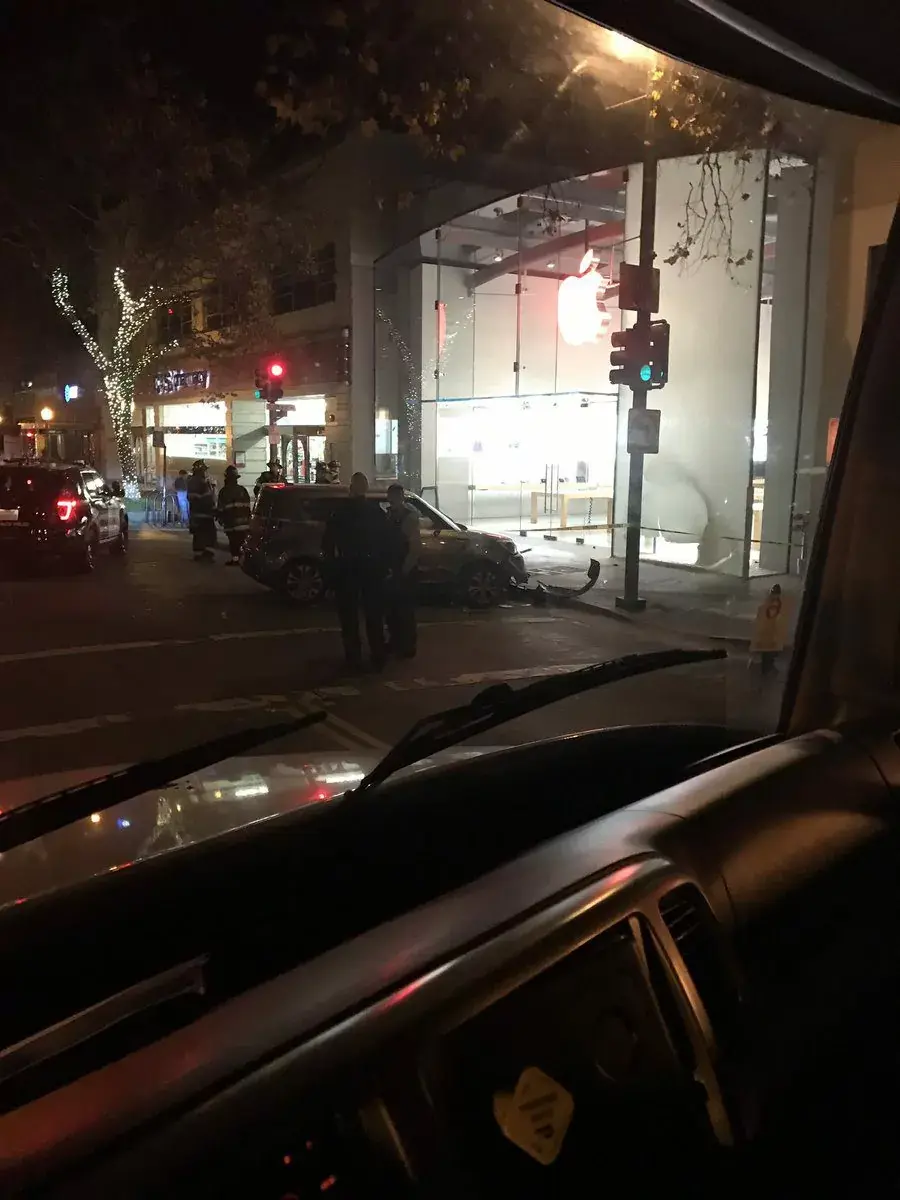 L'Apple Store de Palo Alto cambriolé à la voiture bélier