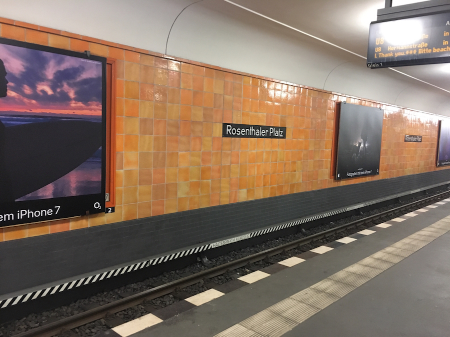 Photos : les stations de métro berlinoises décorées par l'iPhone 7