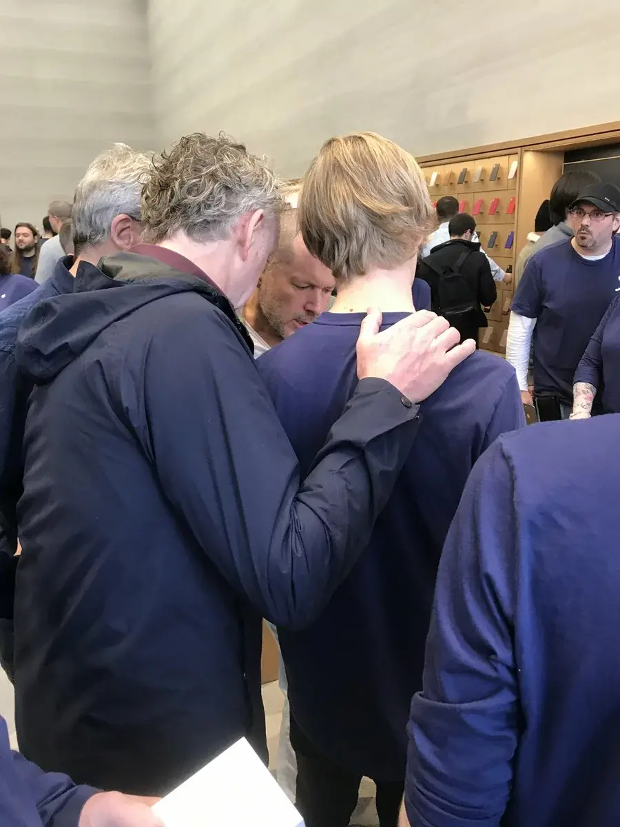 Jony Ive est à Londres pour le lancement de l'iPhone X (photos)